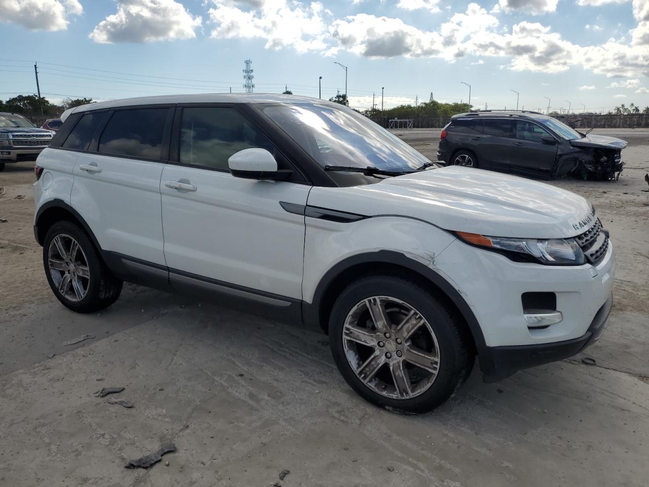 2015 Land Rover Range Rover Evoque Pure Plus - Image 4