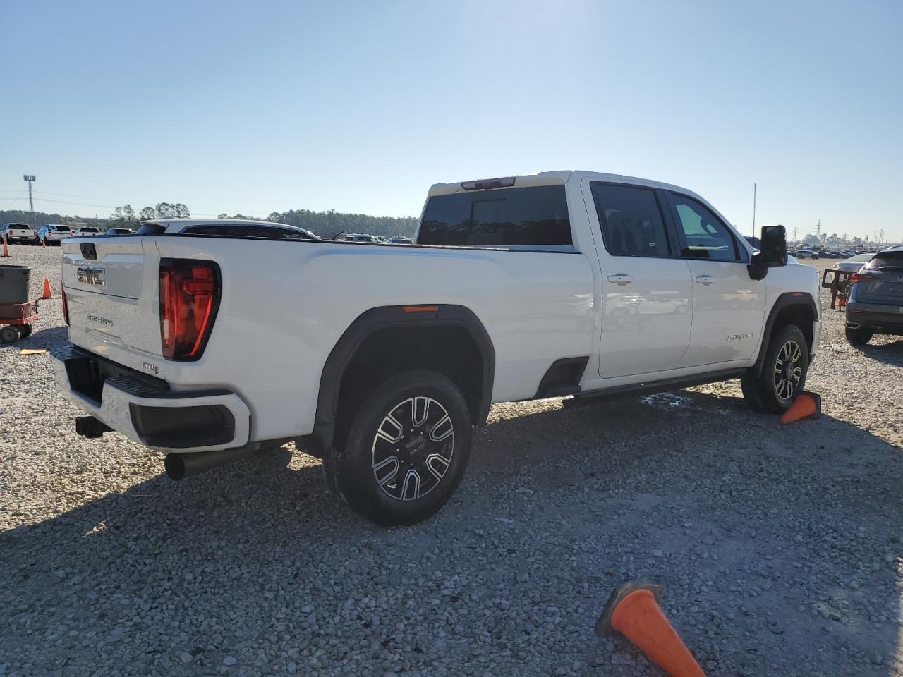 2023 GMC Sierra K3500 At4 - Фото 3