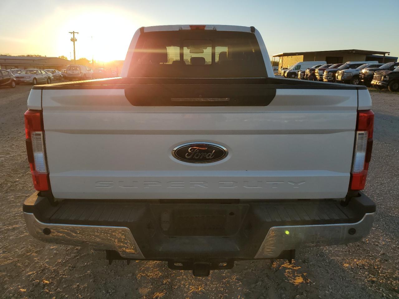 2017 Ford F250 Super Duty - Фото 6