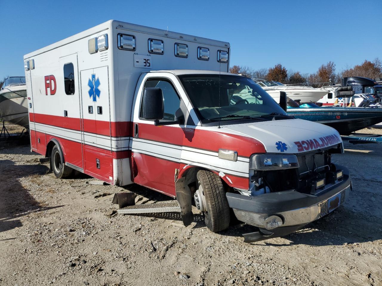 2016 Chevrolet Express G4500 - Image 4