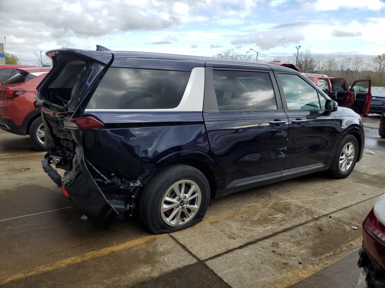 2022 Kia Carnival Lx - Фото 3