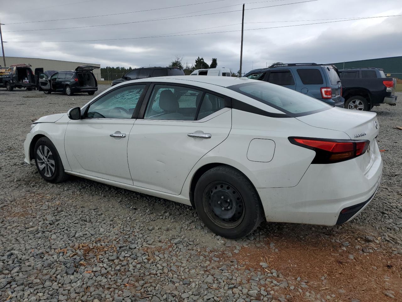 2020 Nissan Altima S - Фото 2