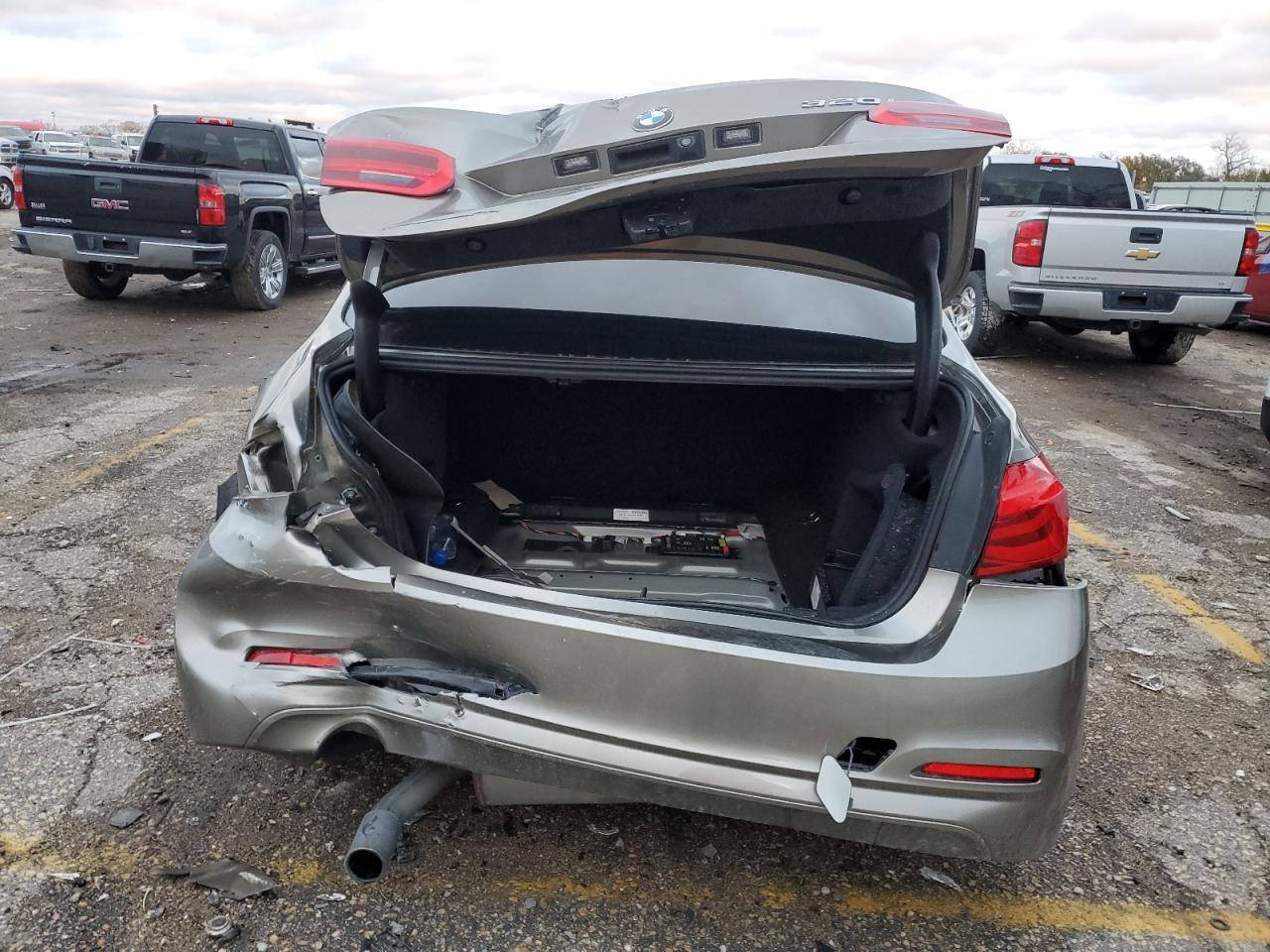 2018 BMW 320 I - Image 6