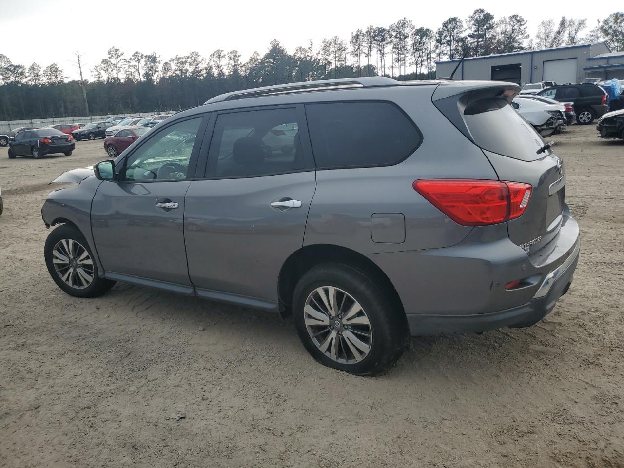 2018 Nissan Pathfinder Sv - Image 2