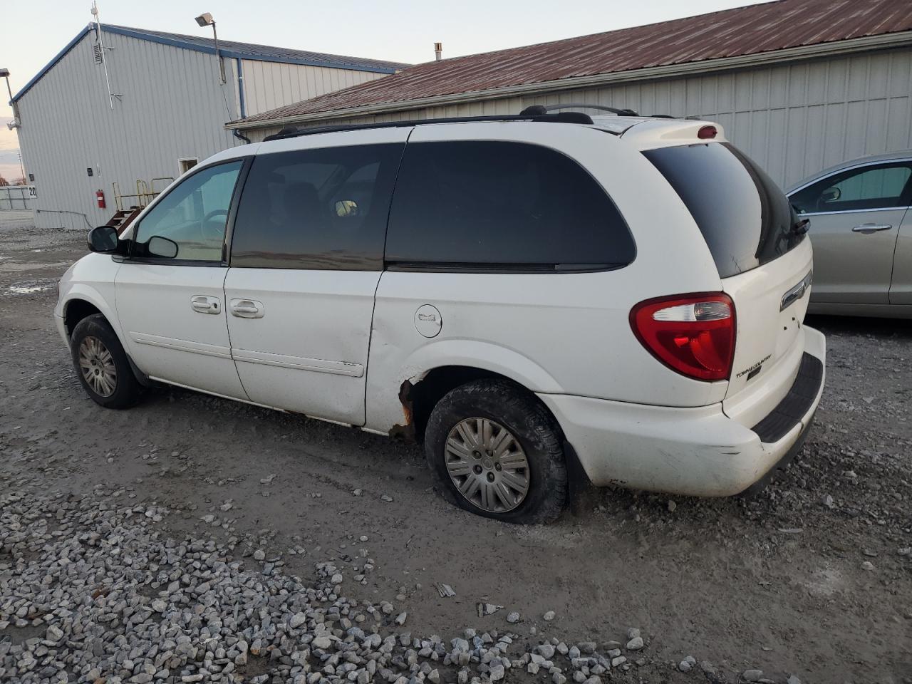 2005 Chrysler Town & Country Lx - Фото 2