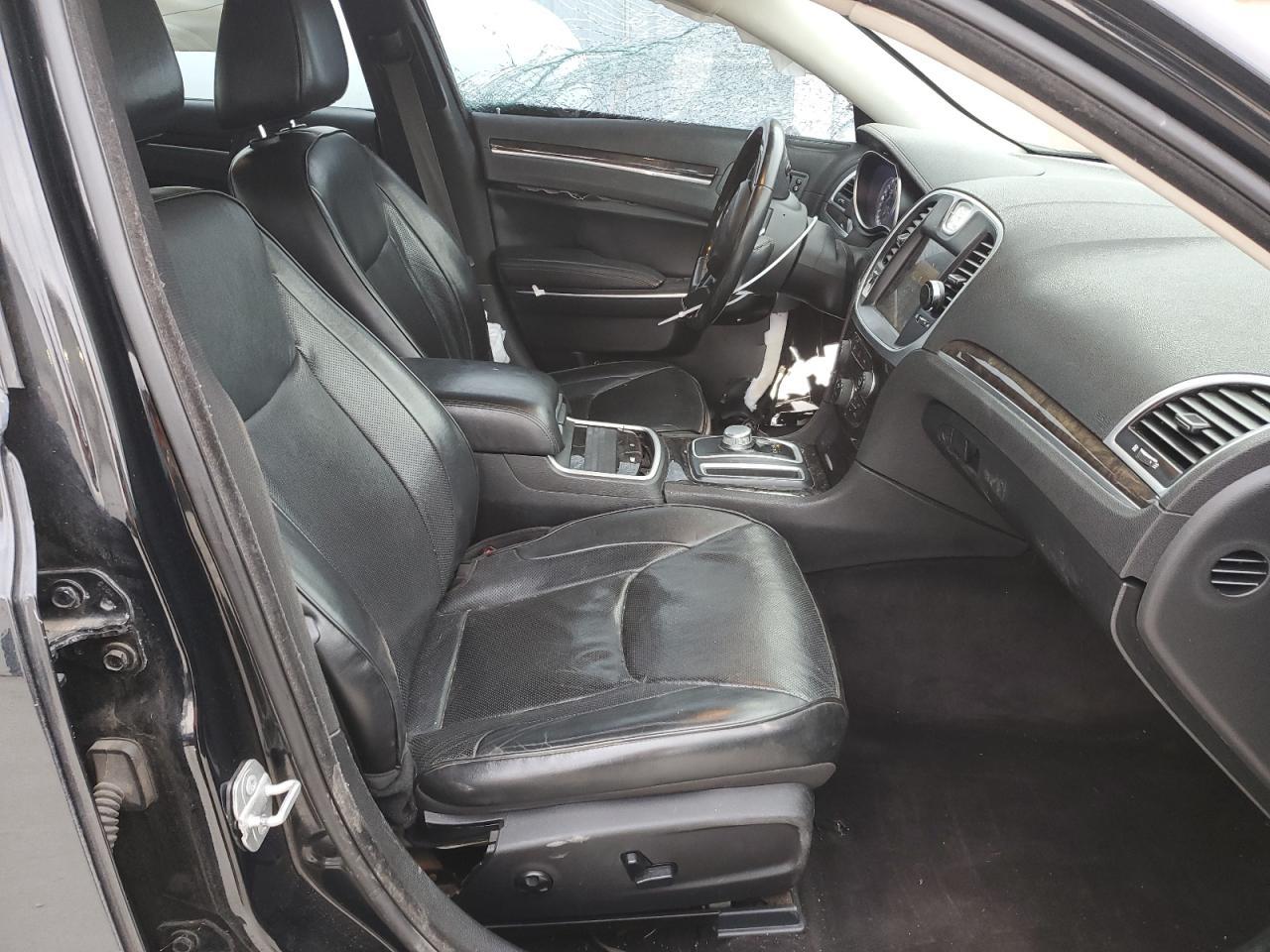 2016 Chrysler 300C - Image 7