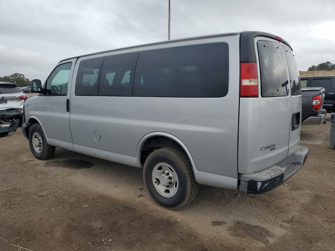 2014 Chevrolet Express G2500 Ls - Image 2