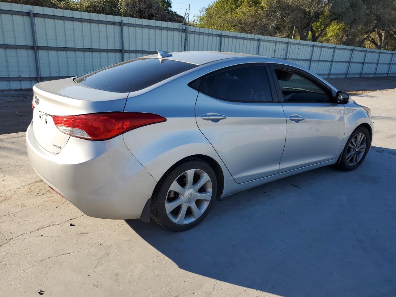 2013 Hyundai Elantra Gls - Фото 3
