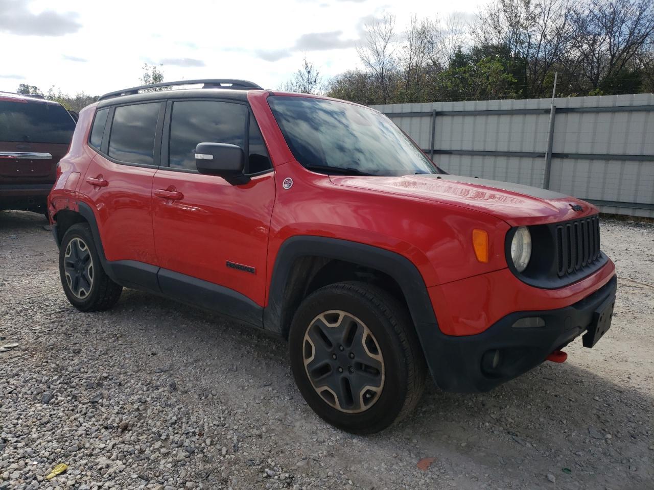 2016 Jeep Renegade Trailhawk - Image 4
