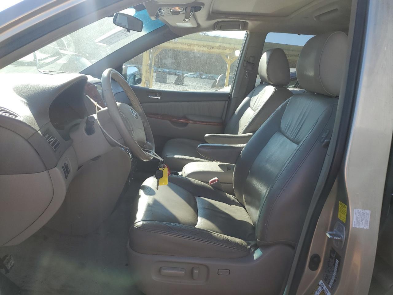 2010 Toyota Sienna Xle - Image 7