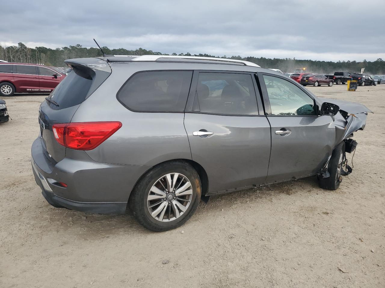 2018 Nissan Pathfinder Sv - Image 3