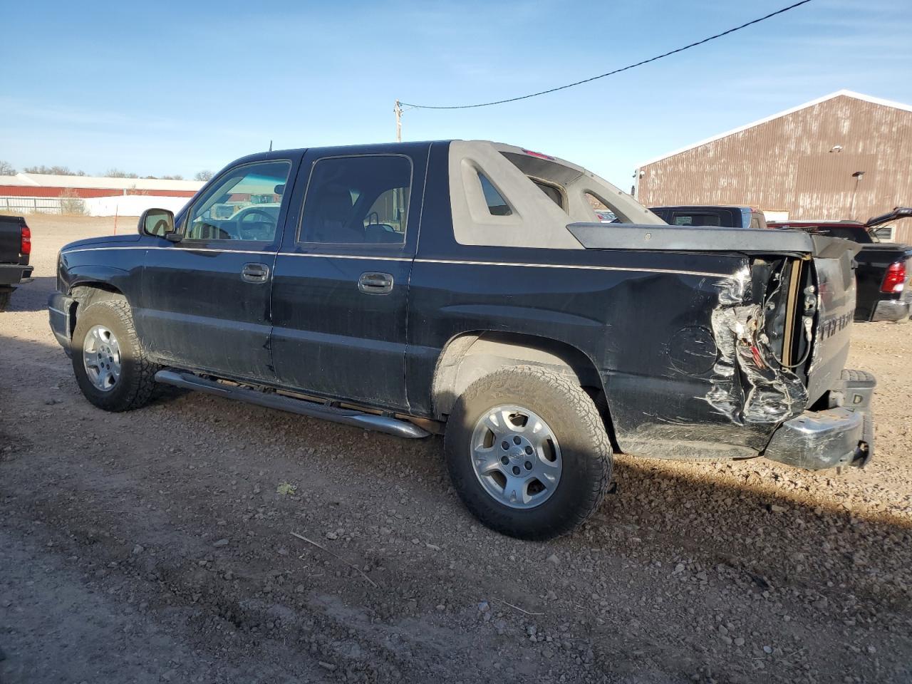2005 Chevrolet Avalanche C1500 - Image 2