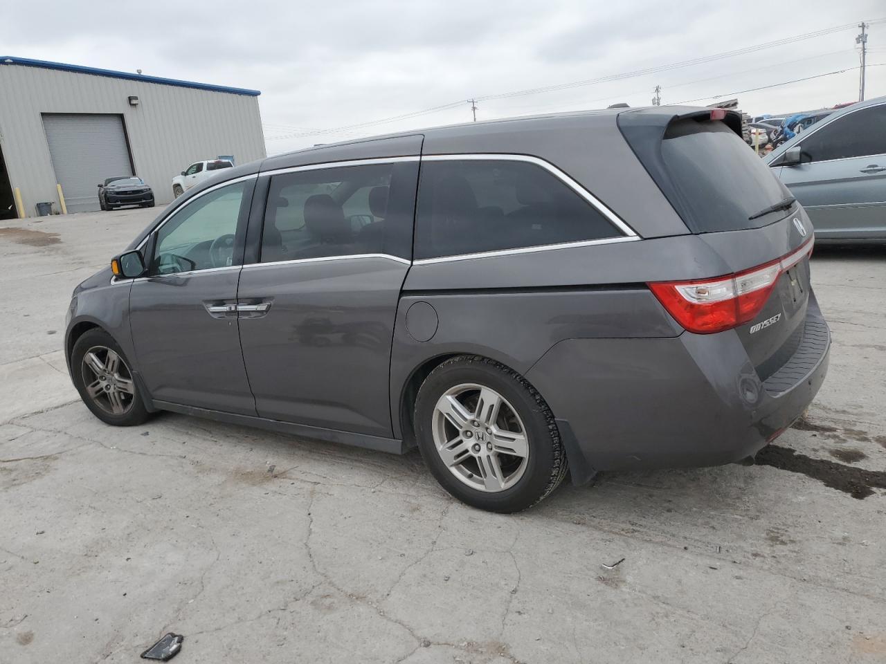 2013 Honda Odyssey Touring - Фото 2