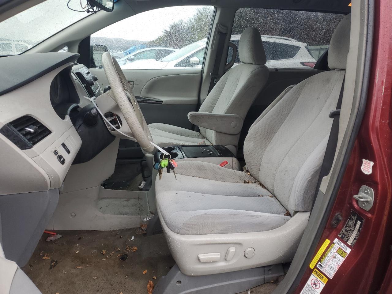 2013 Toyota Sienna Le - Фото 7