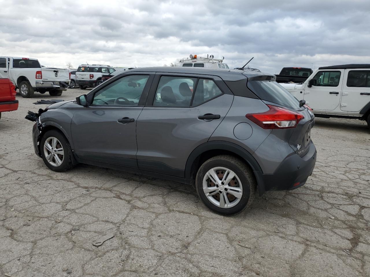 2020 Nissan Kicks S - Фото 2