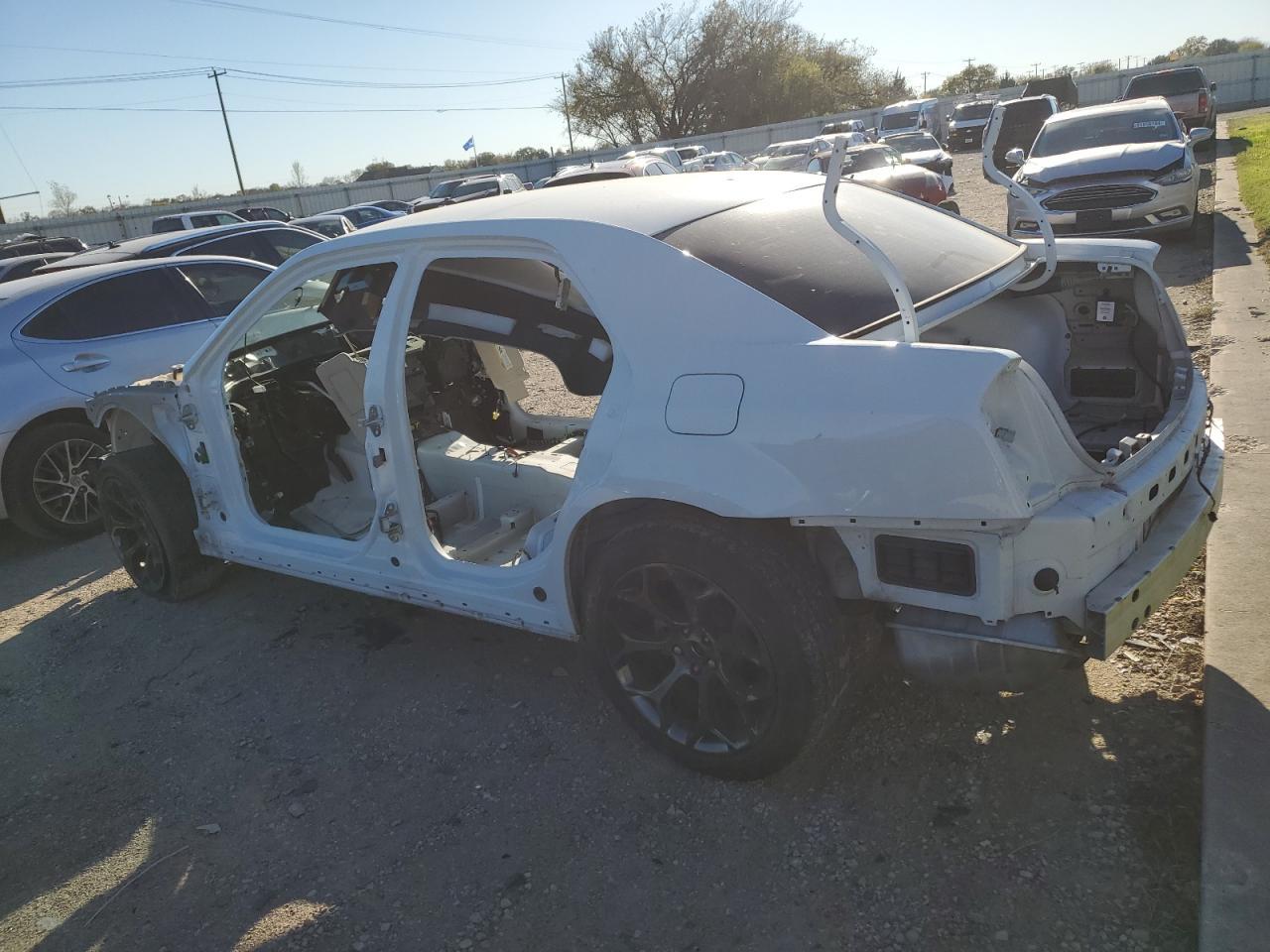 2022 Chrysler 300 Touring L - Фото 2