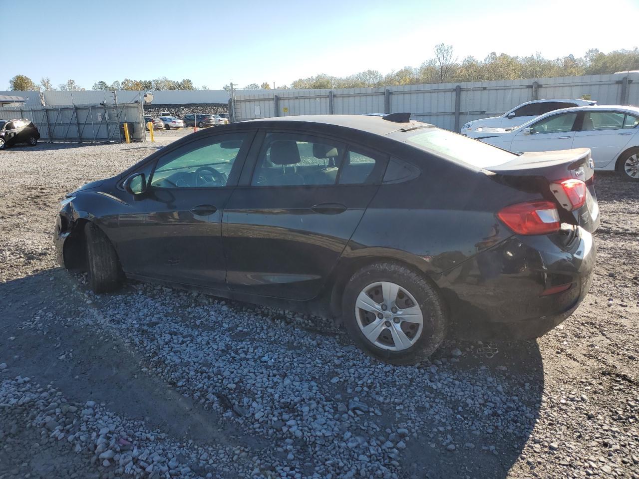2017 Chevrolet Cruze Ls - Фото 2