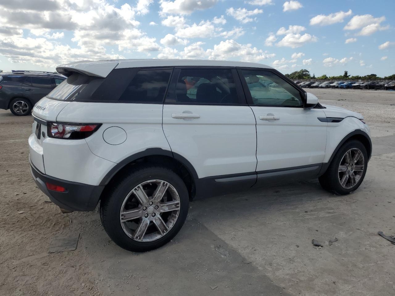 2015 Land Rover Range Rover Evoque Pure Plus - Image 3