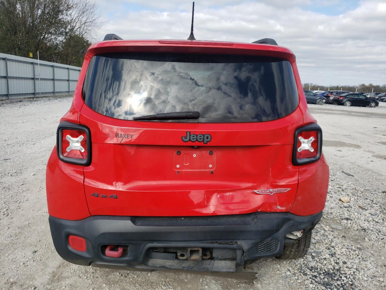 2016 Jeep Renegade Trailhawk - Image 6
