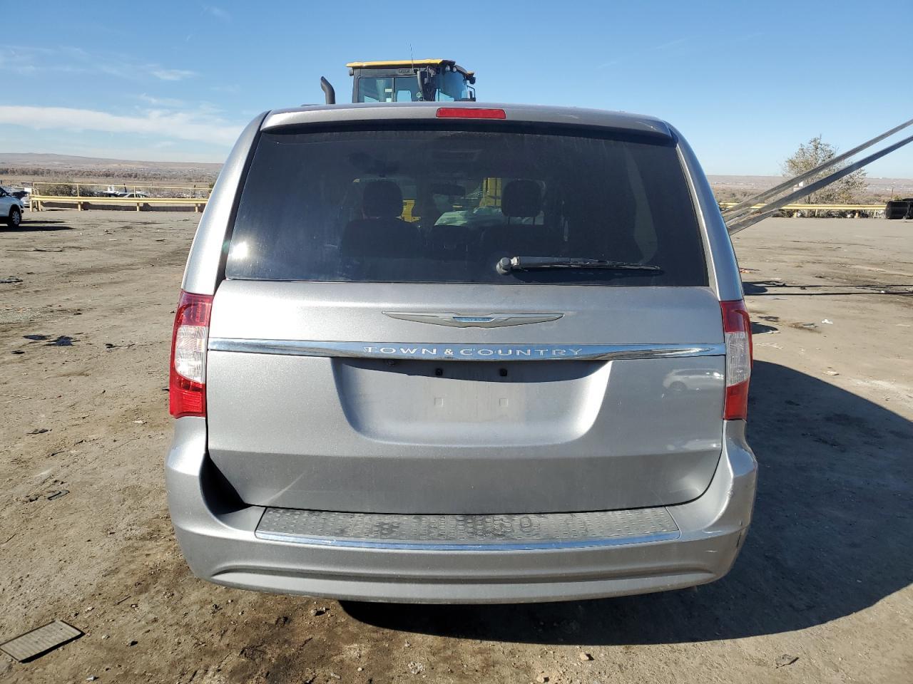 2016 Chrysler Town & Country Touring - Image 6