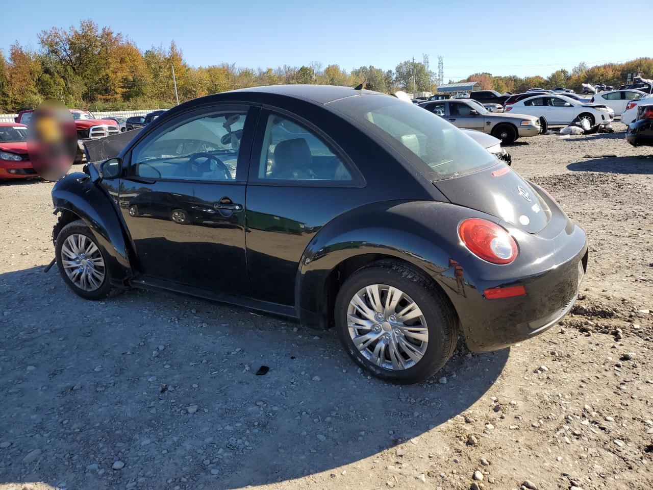 2010 Volkswagen New Beetle - Image 2