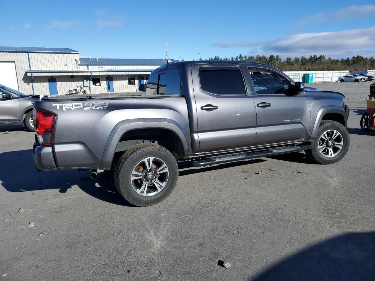 2018 Toyota Tacoma Double Cab - Фото 3