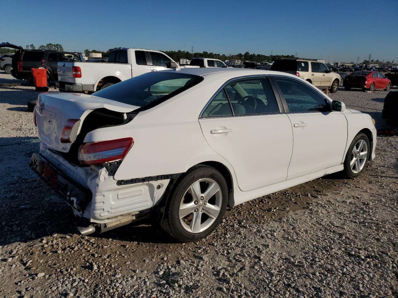 2011 Toyota Camry Base - Фото 3