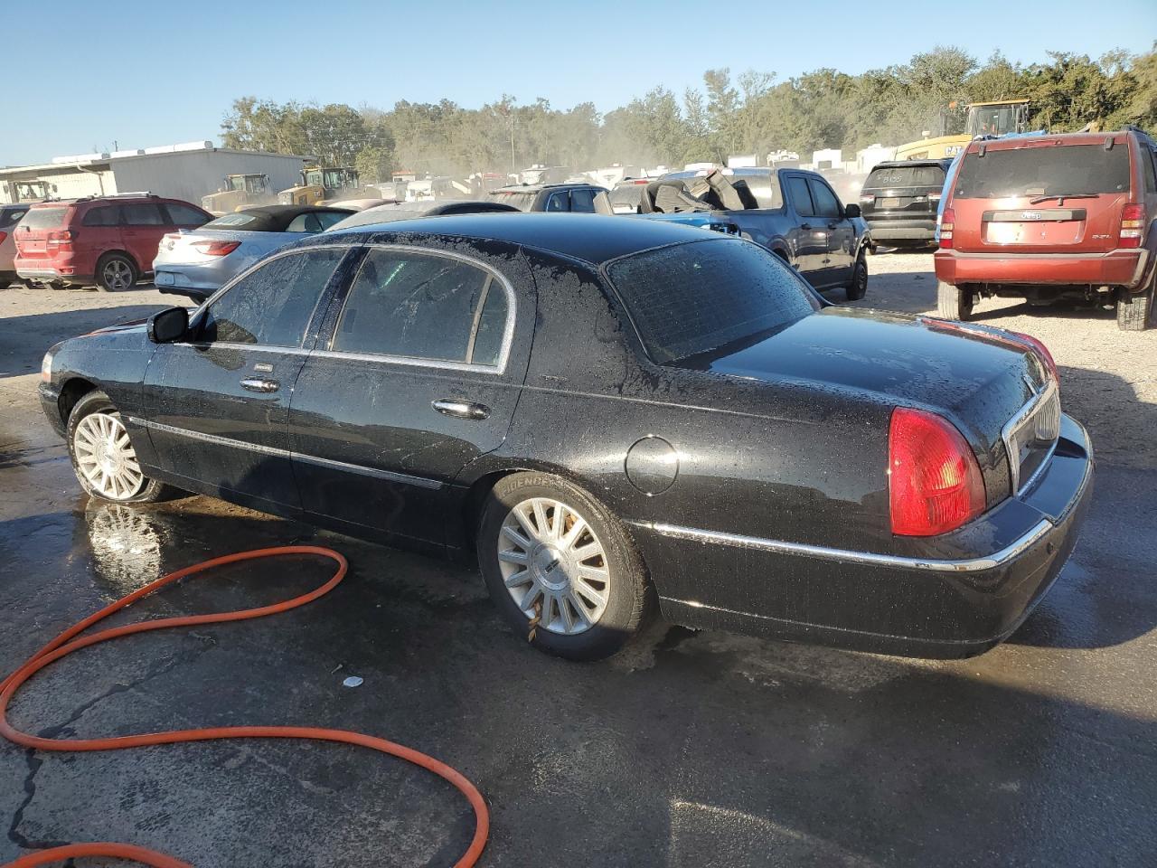 2004 Lincoln Town Car Executive - Фото 2