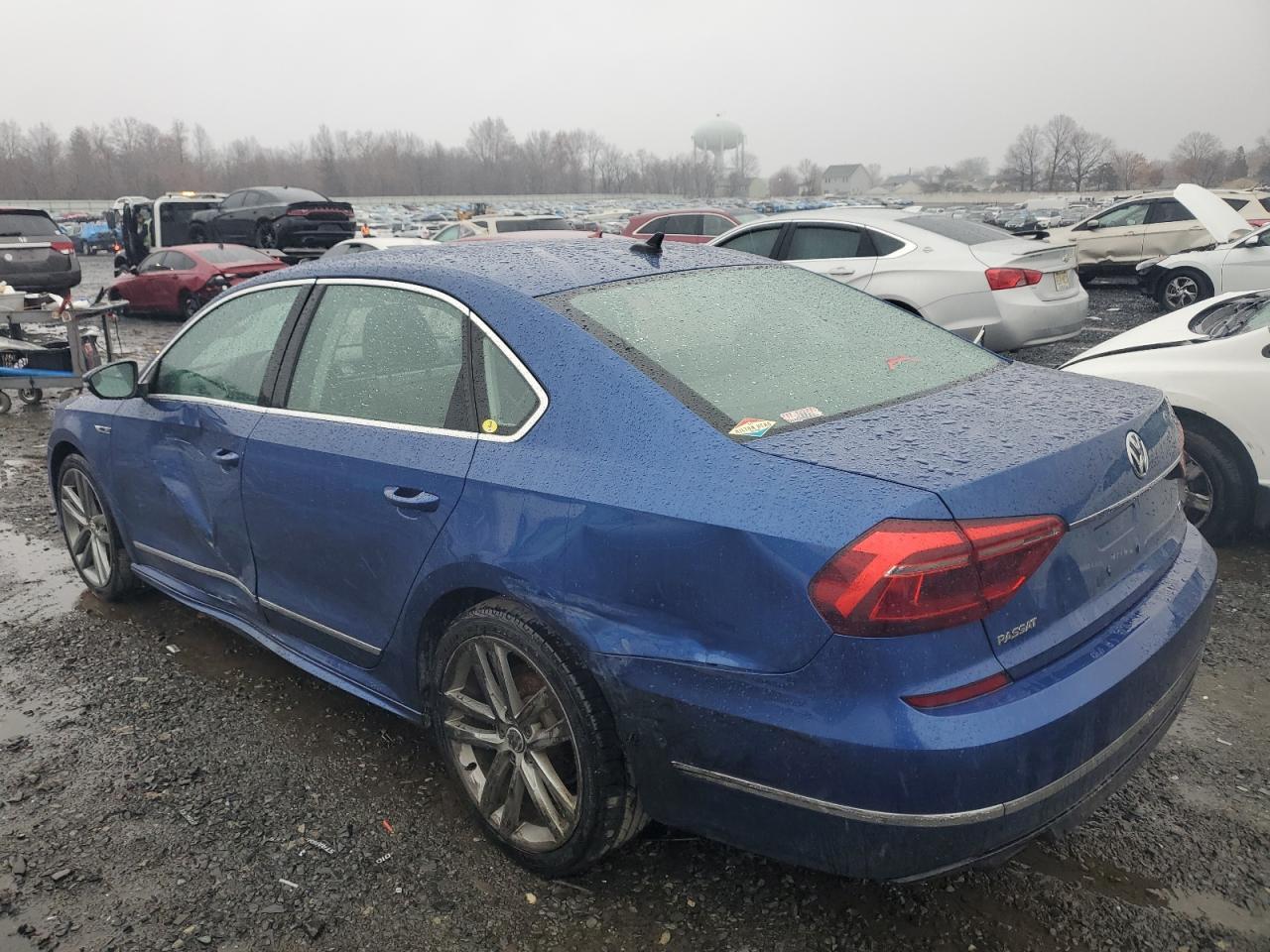 2017 Volkswagen Passat R-Line - Фото 2