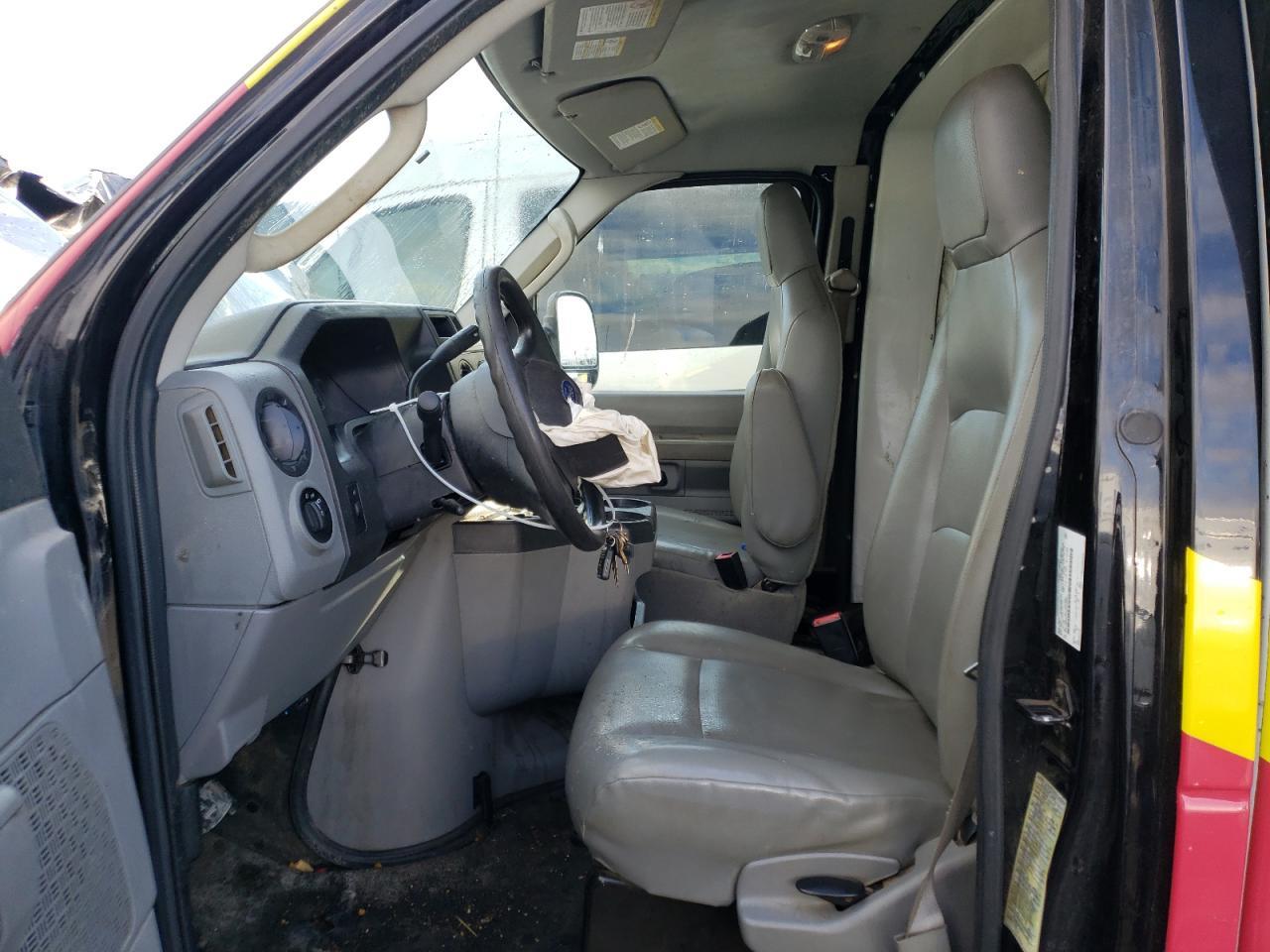 2019 Ford Econoline E350 Super Duty Cutaway Van - Image 7