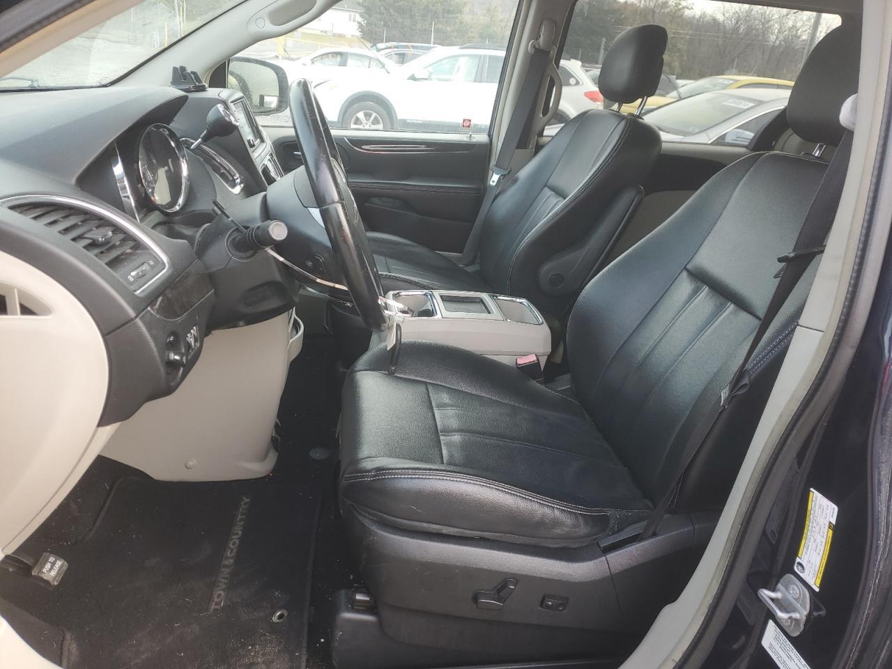 2014 Chrysler Town & Country Touring - Фото 7