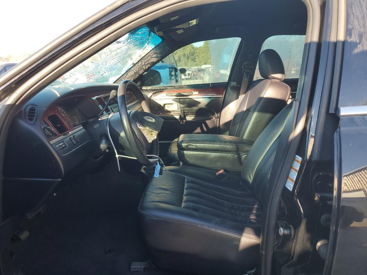 2004 Lincoln Town Car Executive - Фото 7