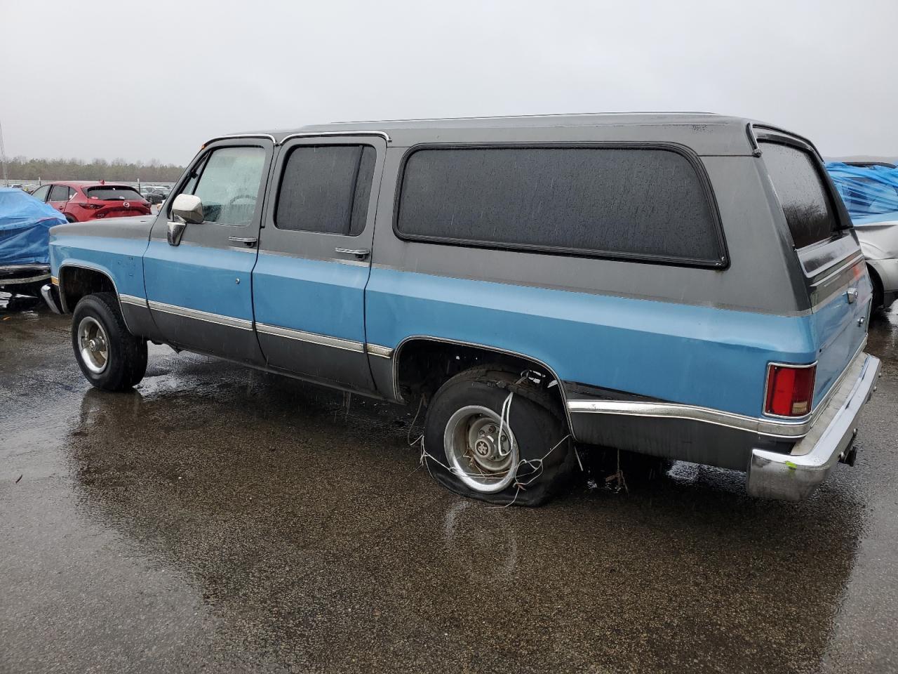 1987 Chevrolet Suburban V10 - Фото 2