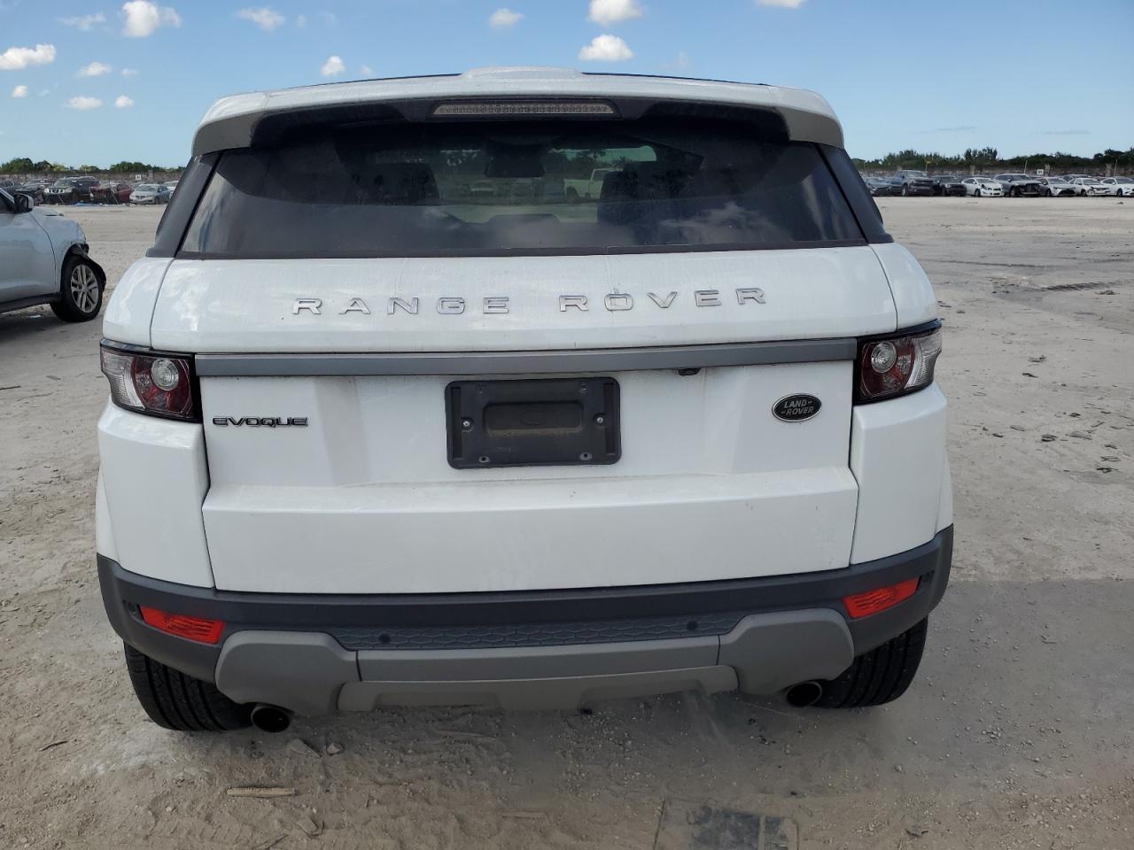 2015 Land Rover Range Rover Evoque Pure Plus - Image 6