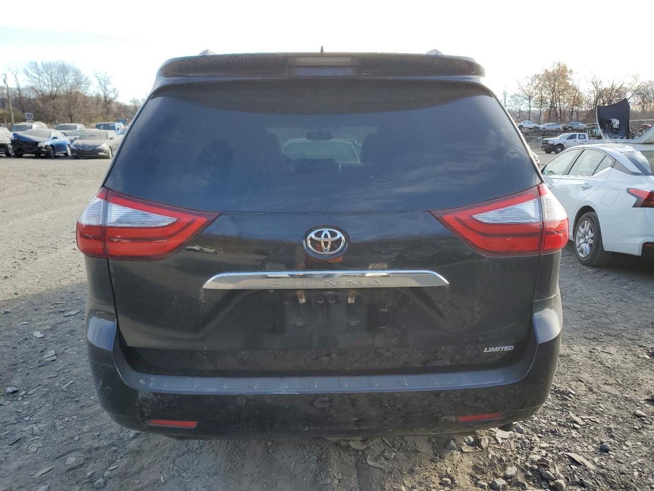 2010 Toyota Sienna Xle - Image 6