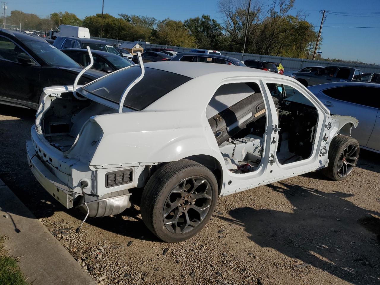 2022 Chrysler 300 Touring L - Фото 3