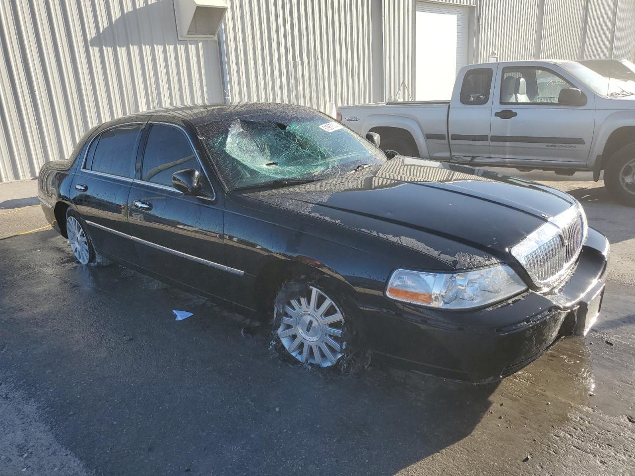 2004 Lincoln Town Car Executive - Фото 4