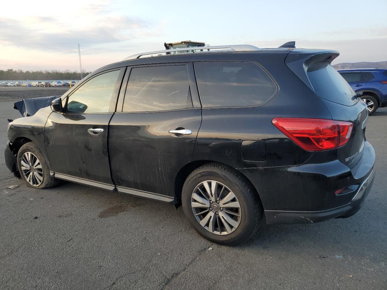 2019 Nissan Pathfinder S - Фото 2