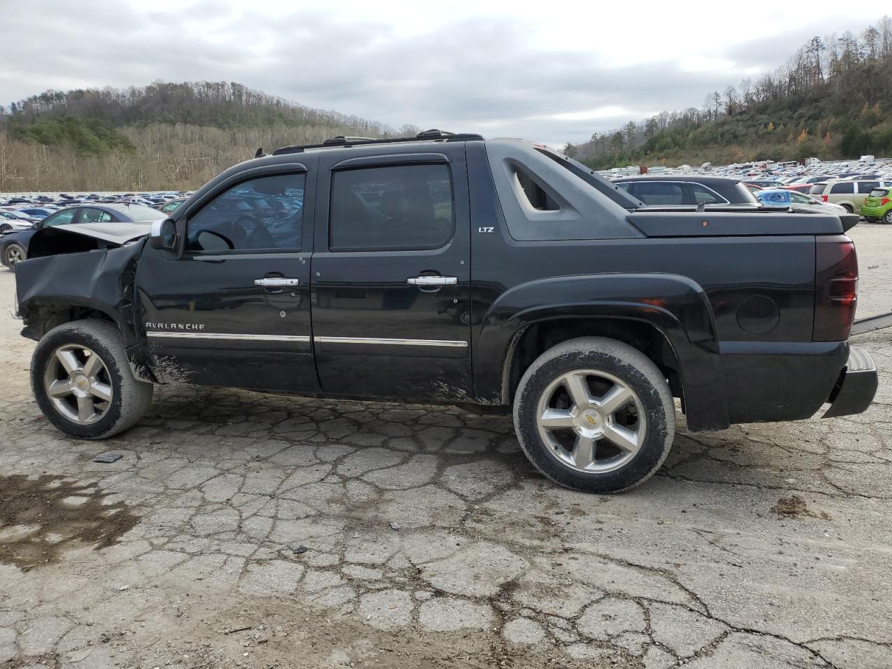 2011 Chevrolet Avalanche Ltz - Фото 2