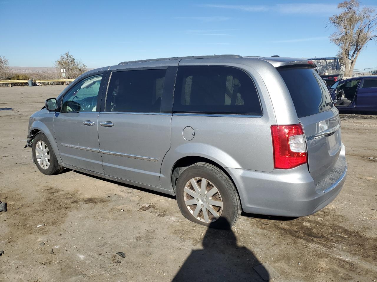 2016 Chrysler Town & Country Touring - Image 2