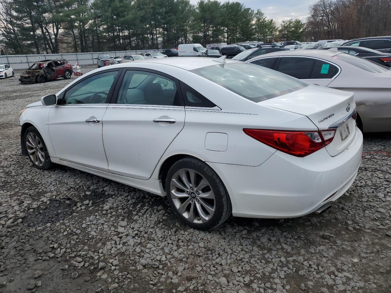 2011 Hyundai Sonata Se - Image 2