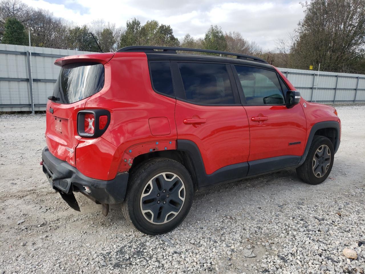 2016 Jeep Renegade Trailhawk - Image 3