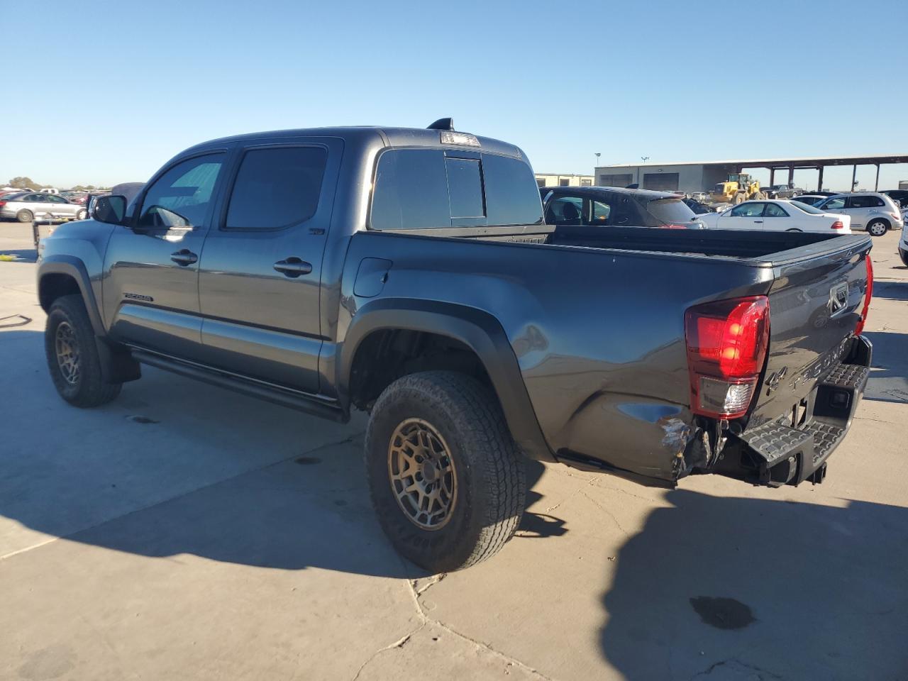 2023 Toyota Tacoma Double Cab - Фото 3