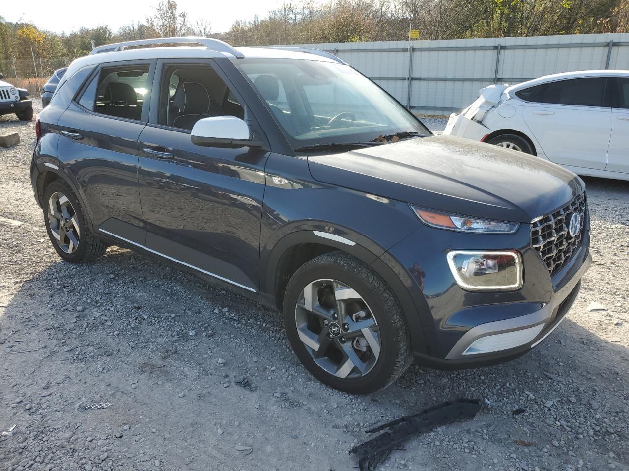 2024 Hyundai Venue Sel - Image 4