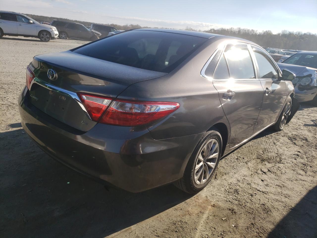 2015 Toyota Camry Le - Фото 3