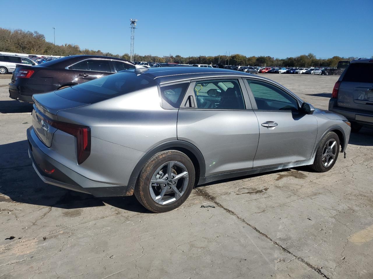 2025 Kia K4 Lx - Image 3