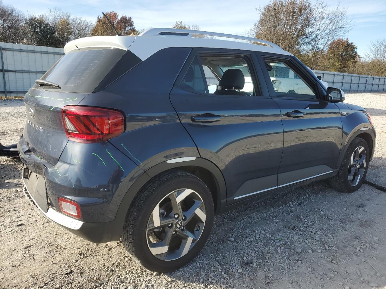 2024 Hyundai Venue Sel - Image 3