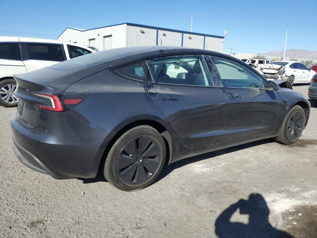 2024 Tesla Model 3 - Фото 3