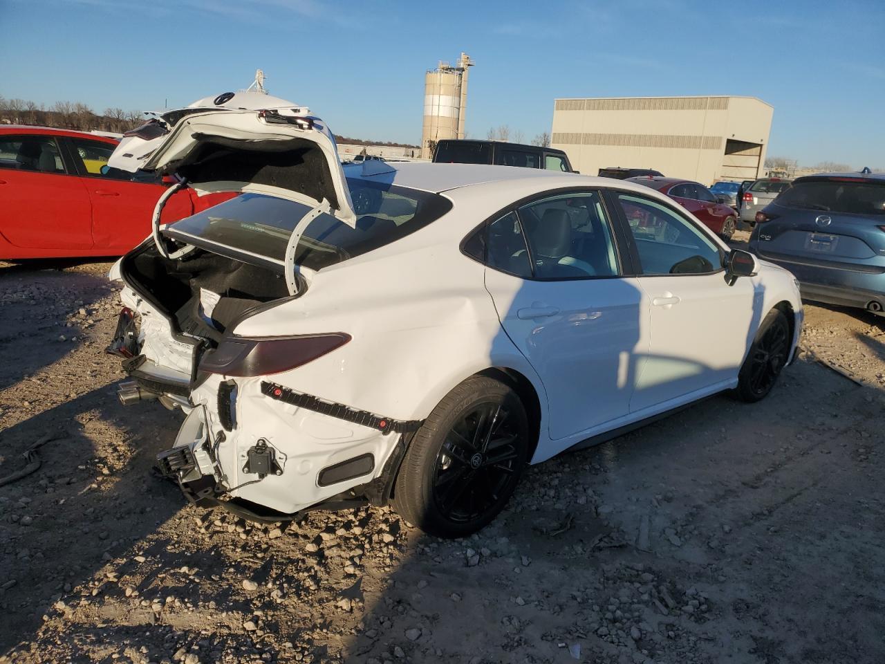 2025 Toyota Camry - Фото 3