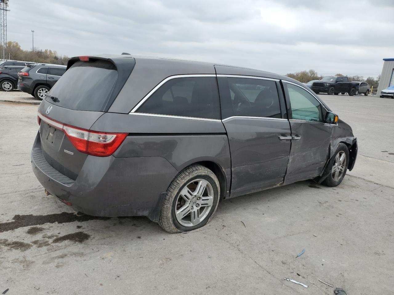 2013 Honda Odyssey Touring - Фото 3